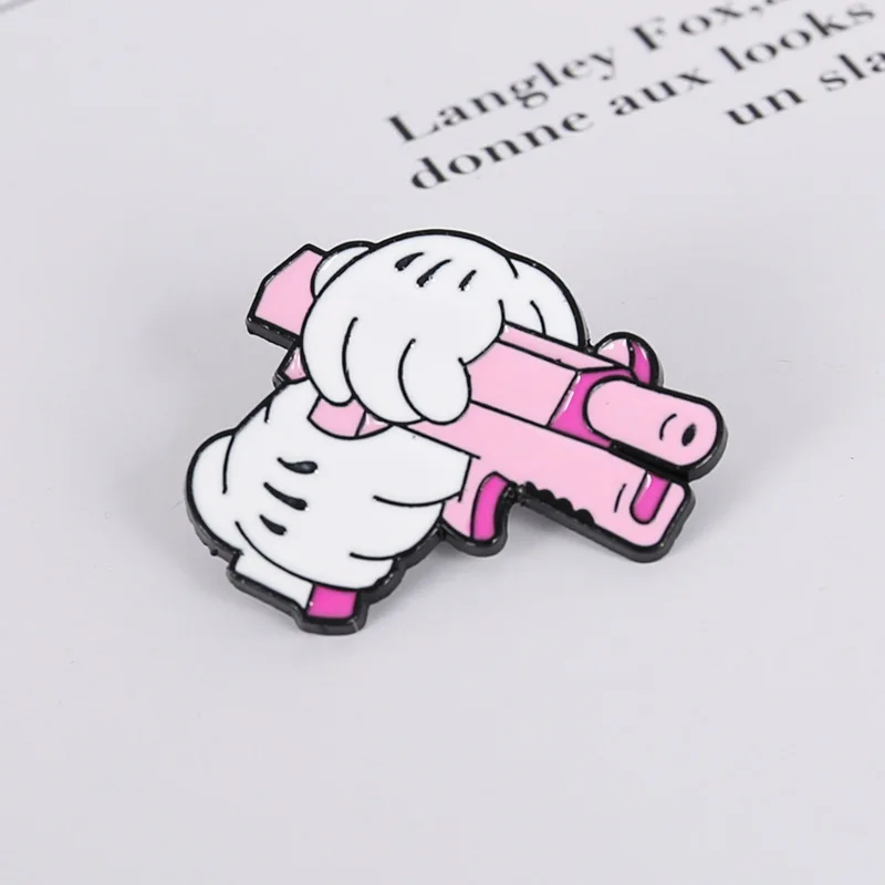 Булавки креативная мультяшная брошь-пистолет розового цвета, симпатичная японская металлическая маленькая значок-пистолет розового цвета Изображение 5 